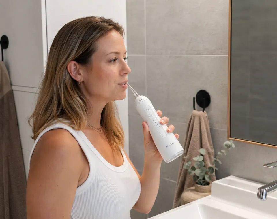 SWSH E30 Water Flosser - White In Use